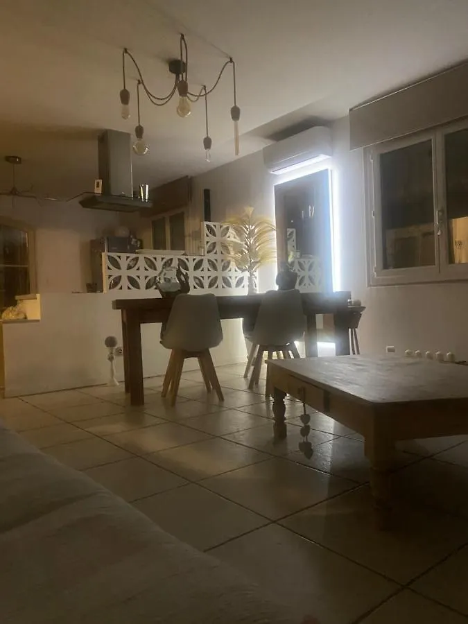 Villa Zen Avec 2 Chats Grospierres